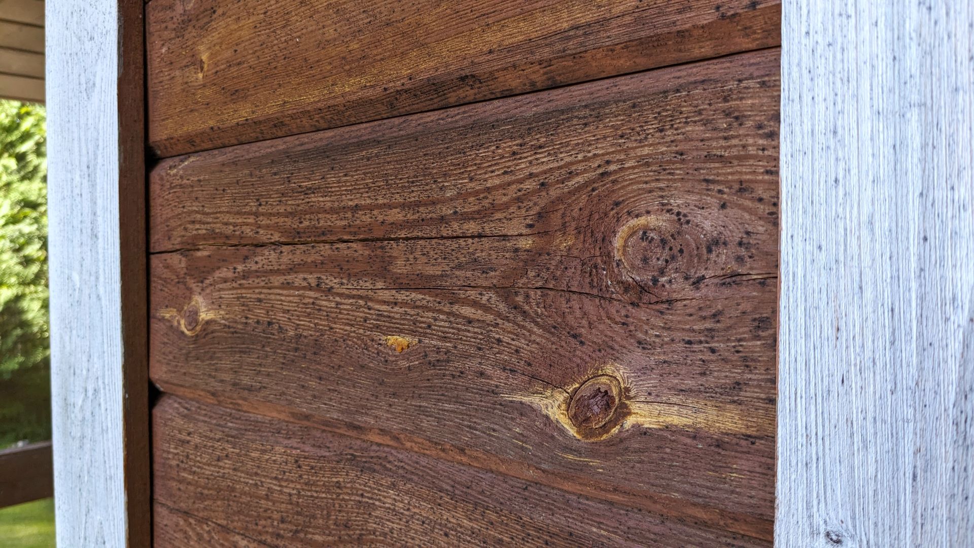 Hirsimökin seinien käsittely