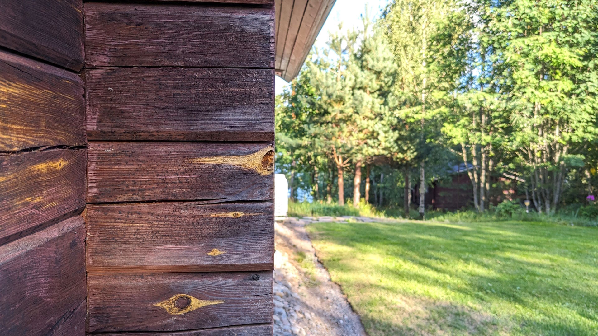 Vanhan hirsiseinän käsittely