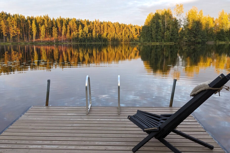 Ecofurn tuoli mökin laiturilla