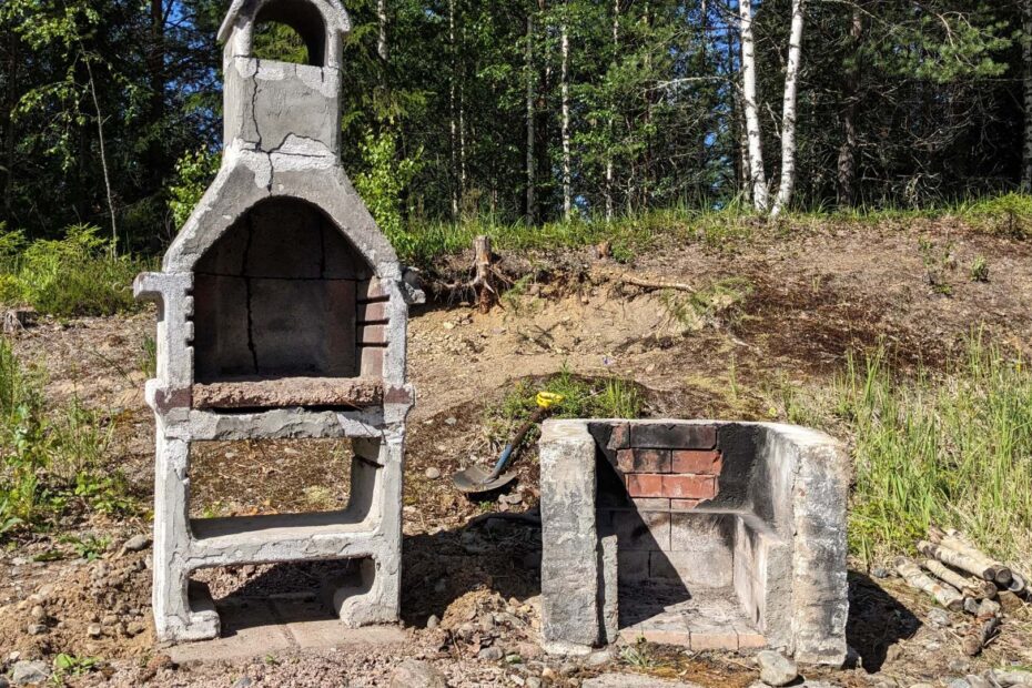 vanhat muuratut grillit